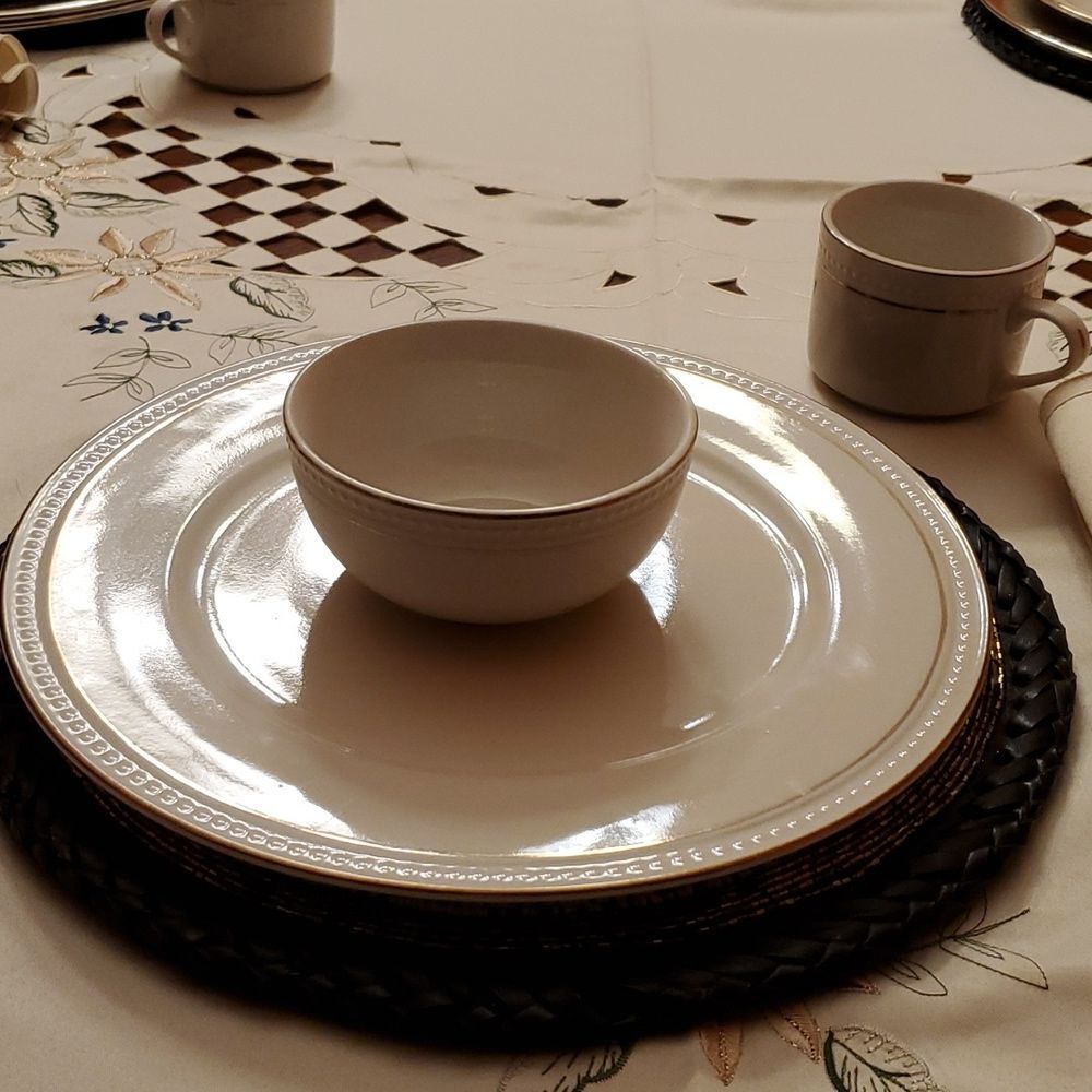Home Dinner set - Picture 2 of 7